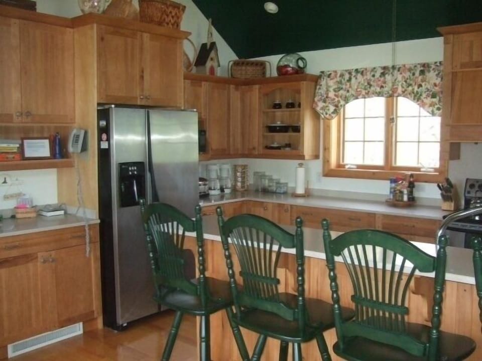 Spacious Well Stocked Kitchen with many Amenities