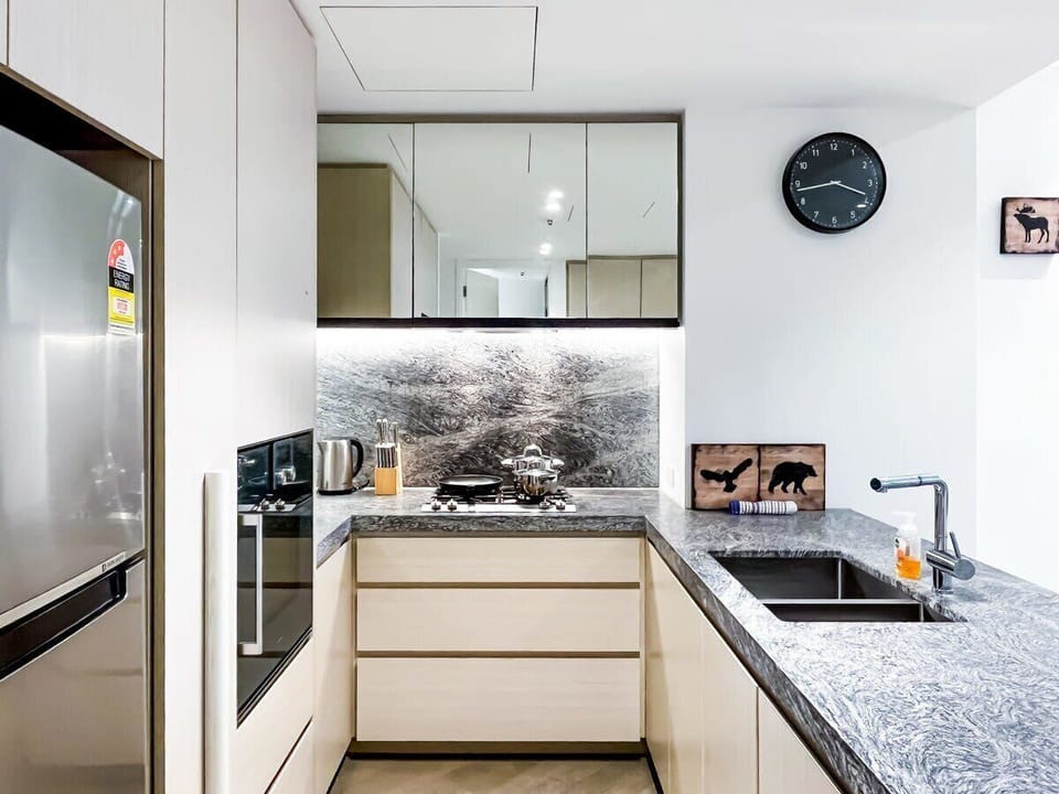 Fully equipped kitchen long table