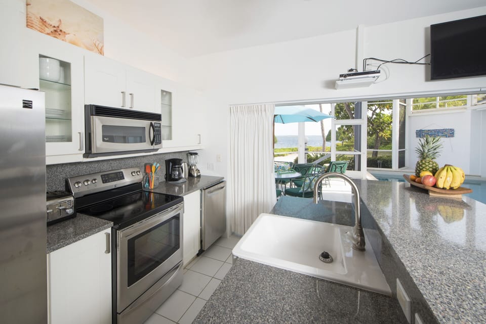 Updated appliances, fully equipped kitchen 