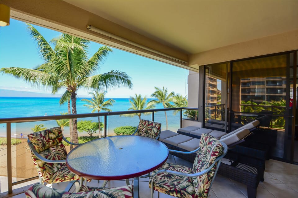 Beachfront lanai 