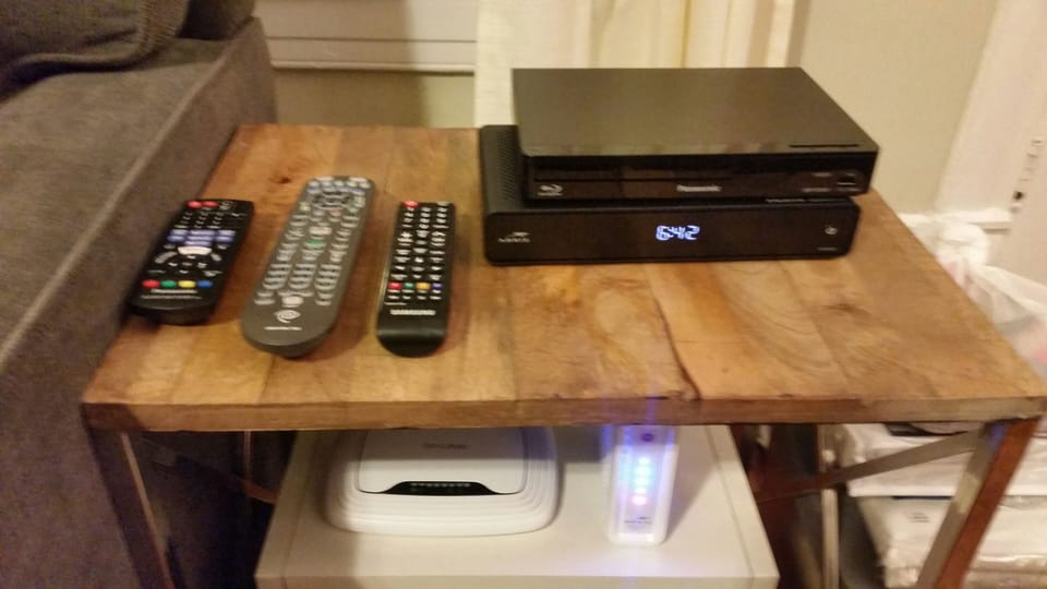 Cable TV, high speed internet, DVD / Smart TV