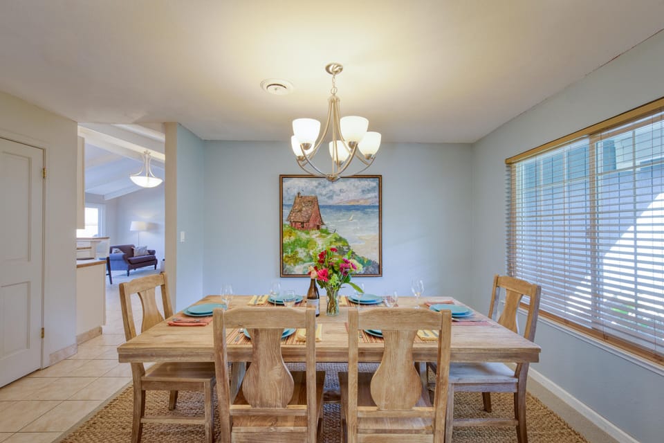 Dining Room that comfortably seats up to 8 adults (extra chairs available).