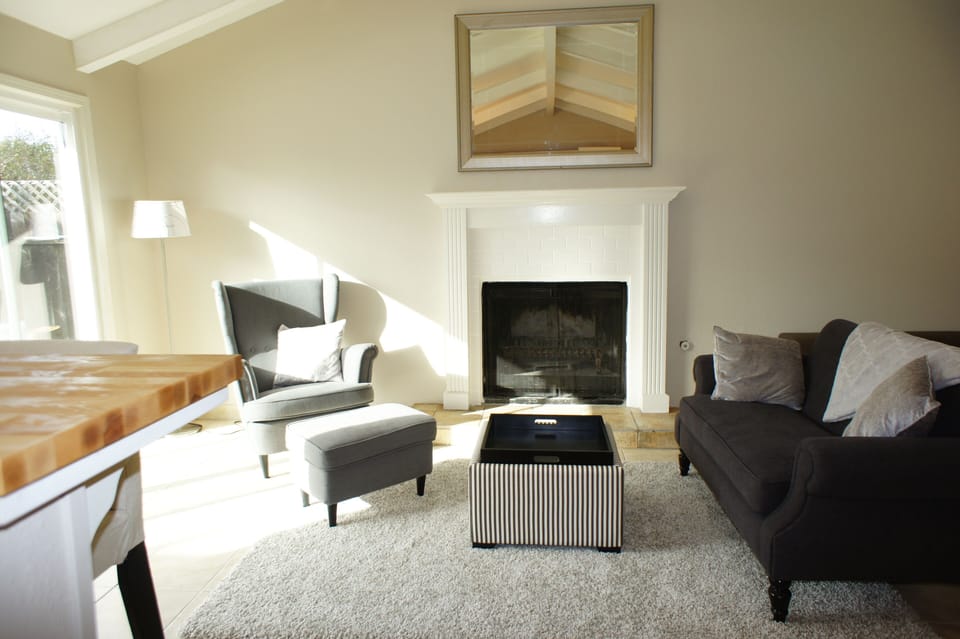 Kitchen Sitting Room. Comfy spot to enjoy your morning coffee with a pool view.