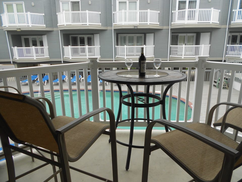Living room deck with view to pool