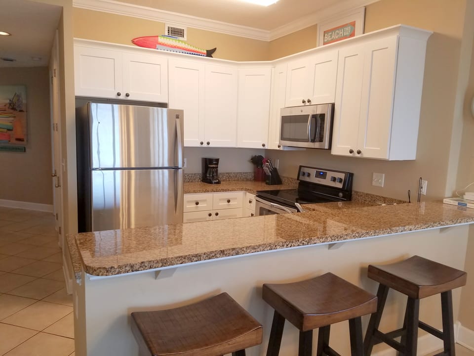 Fully equipped kitchen with seating for 3 at the bar and 6 at the dining table