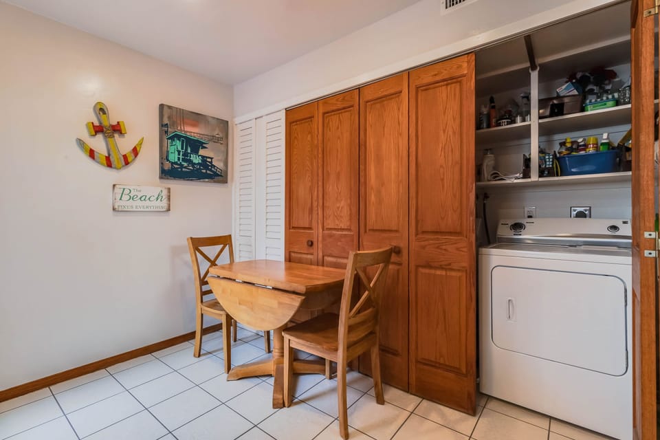 Laundry and breakfast nook