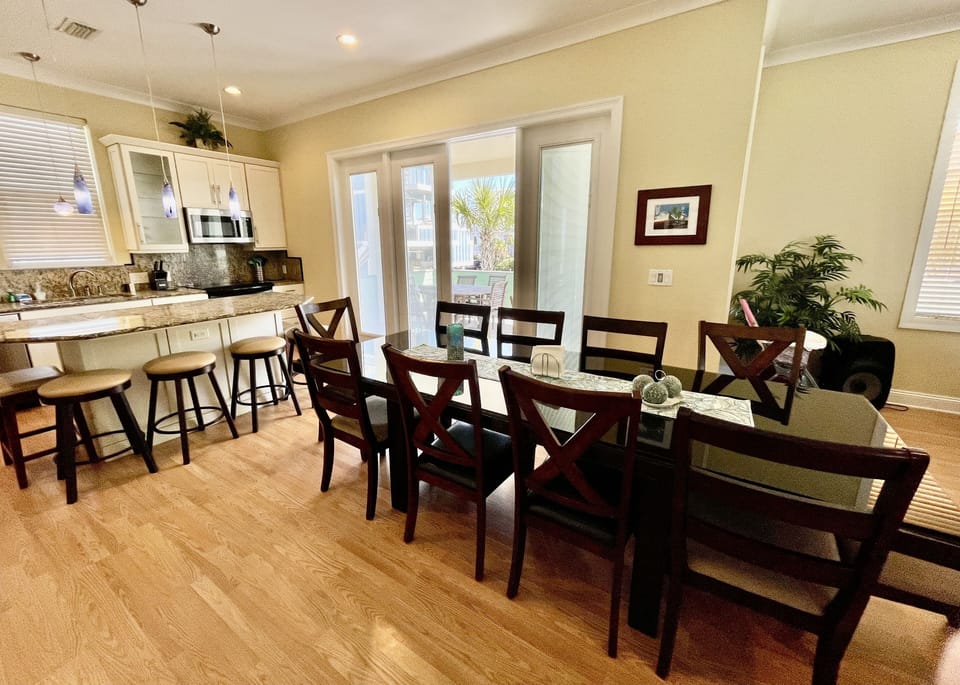 Indoor and covered outdoor seating, for 20+ guests.  Home gets wonderful breezes