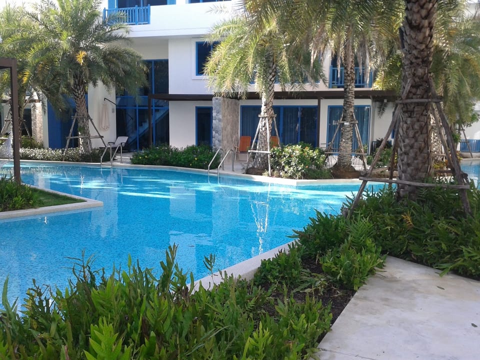 The crest santora hua hin (soi7)