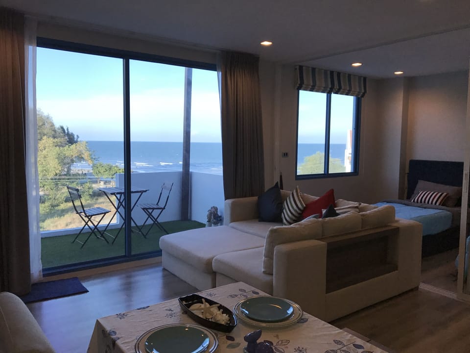 The crest santora hua hin (soi7)