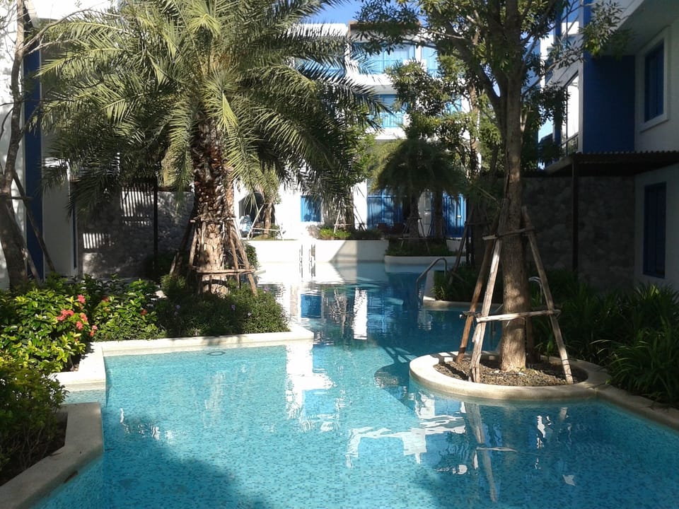 The crest santora hua hin (soi7)