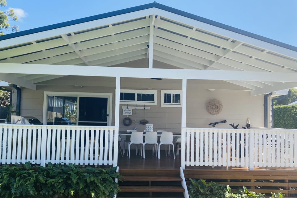 Rear deck & outdoor dining 