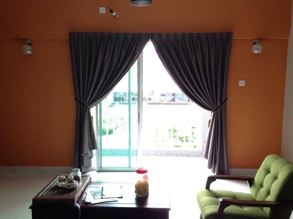 Aeon Tebrau Homestay & Hotel