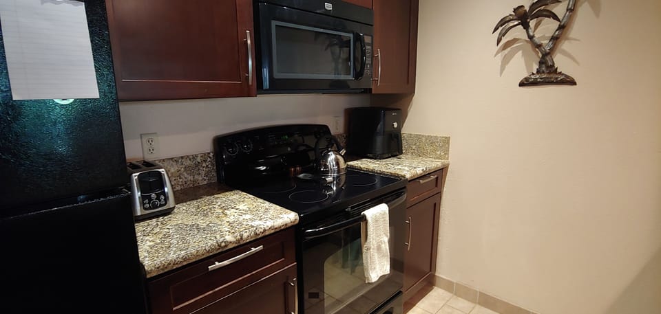 Ktichen with air fryer and toaster