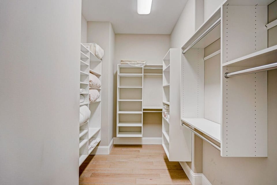 Guest bedroom 1 walk in closet