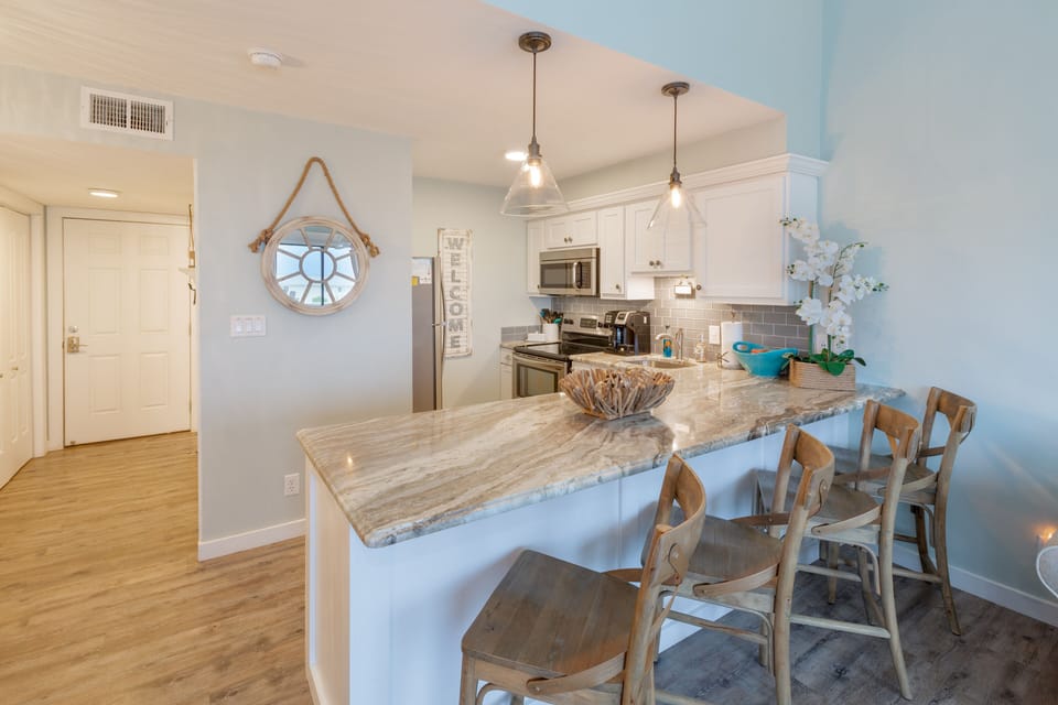 Kitchen w/ Stainless steel Appliances 4 Stool Granite countertop Breakfast Bar