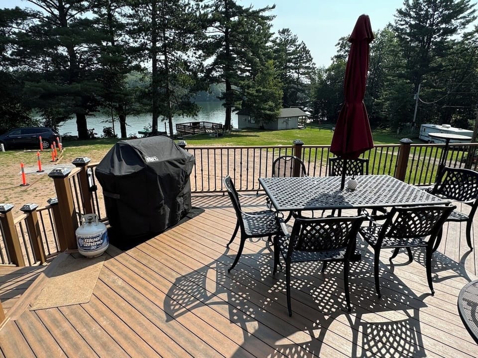 Attached 15x30' Deck and Grill