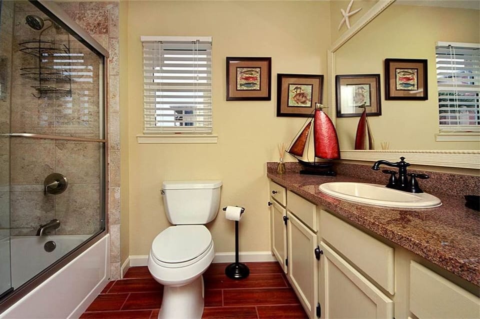 2nd Downstairs Bathroom