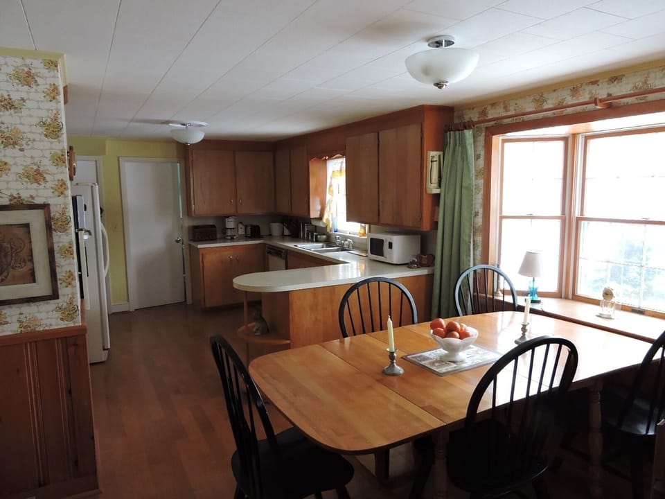 kitchen, range,oven, dishwasher,disposal, microwave, keurig and coffee 