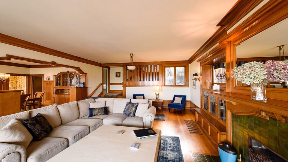 Spacious living room