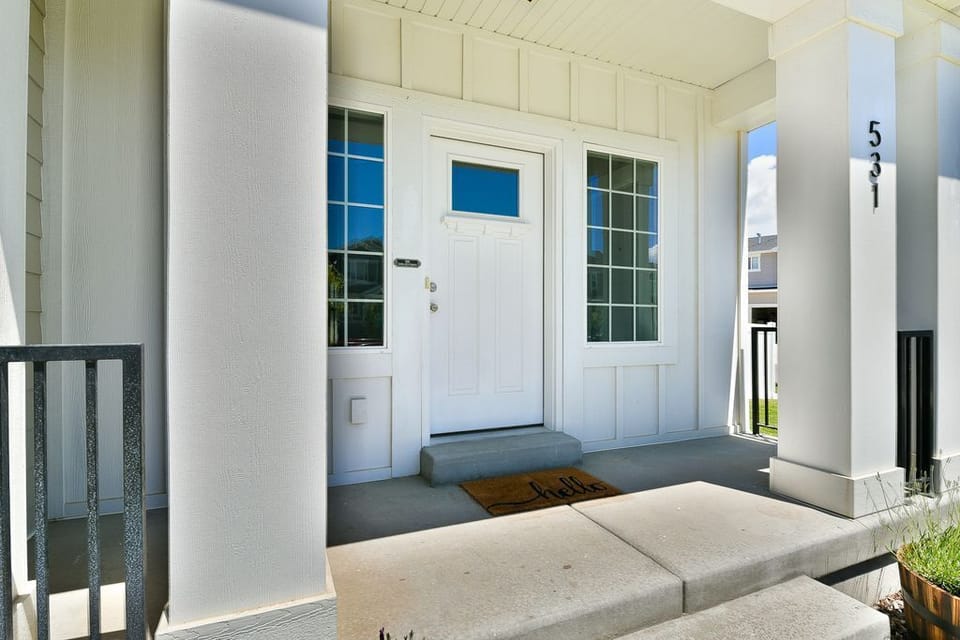 Entryway porch