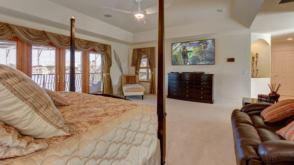 Master Bedroom 1 Picture 2