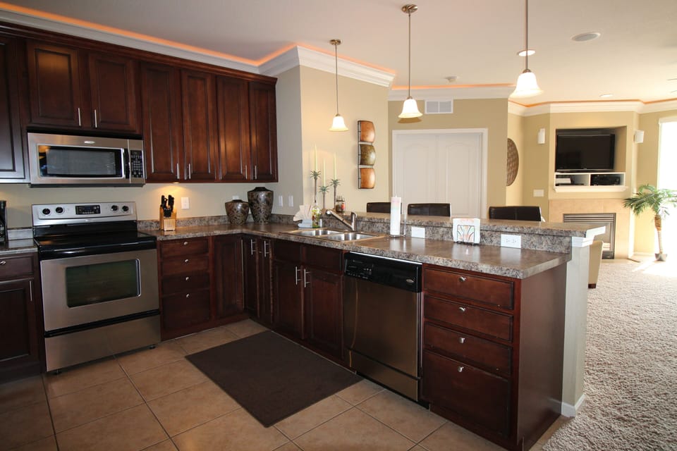 Kitchen Peninsula with Additional Bar Stool Seating