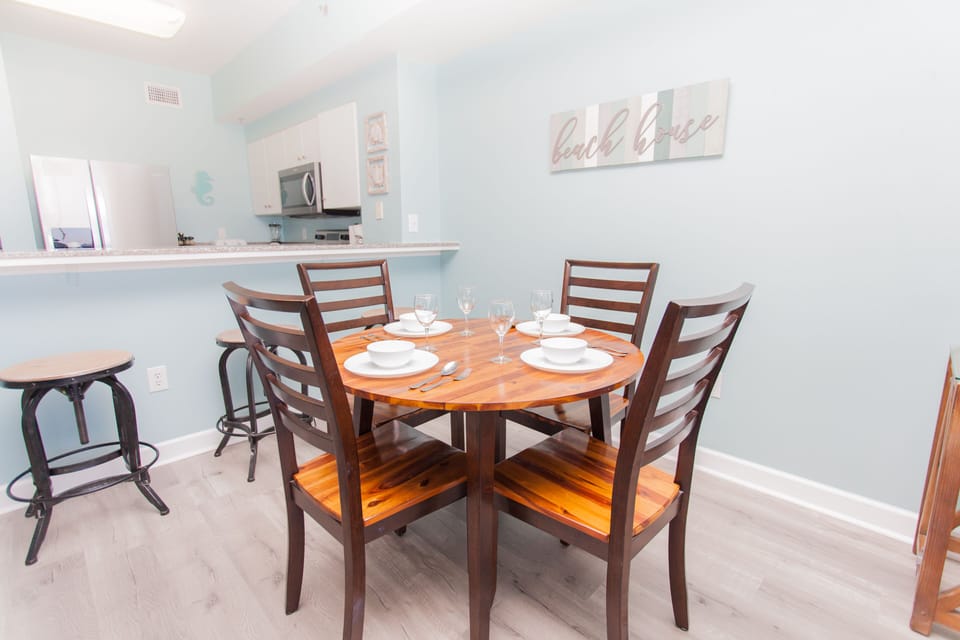 Kitchen table and three bar stools at the kitchen bar sits up to 7.