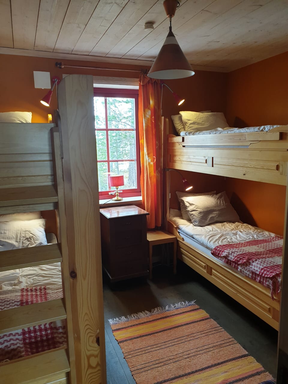 Bedroom with 4 single beds (bunk beds)