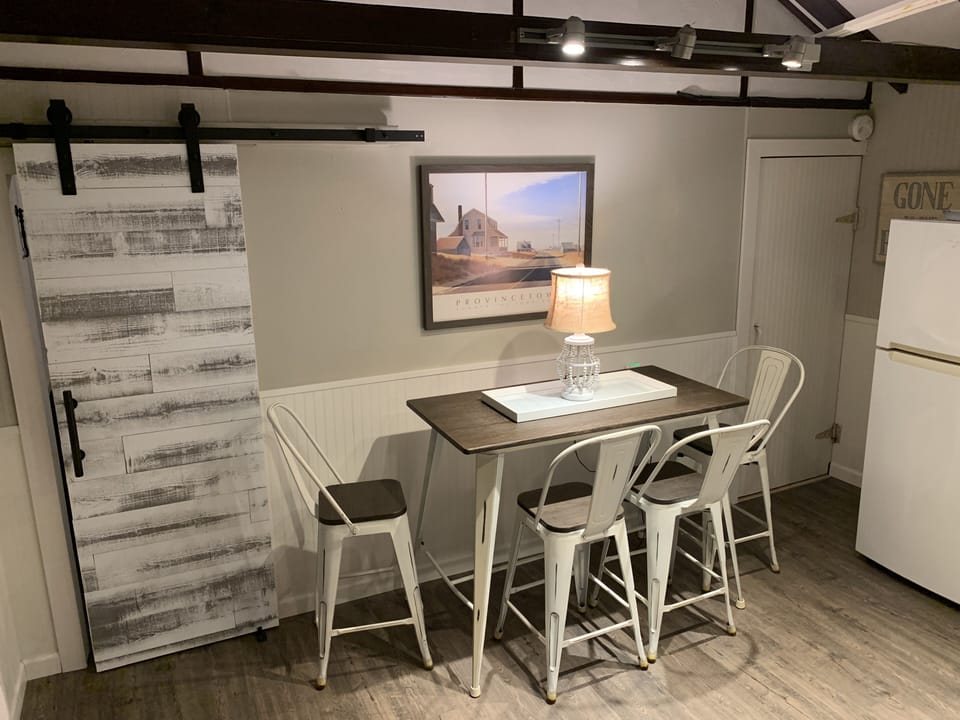 Kitchen- dining set- seats 6