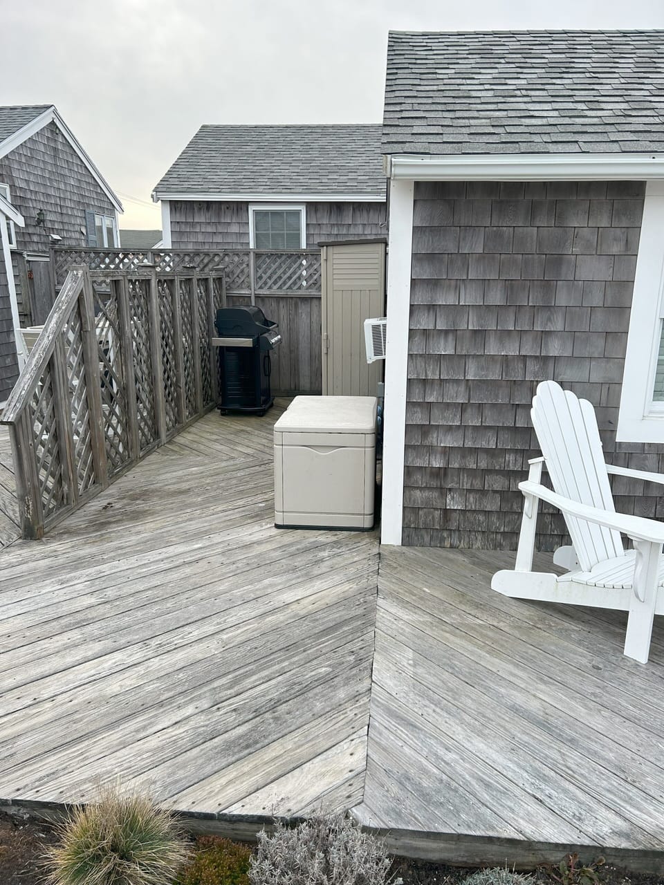 Side of cottage with Weber grill
