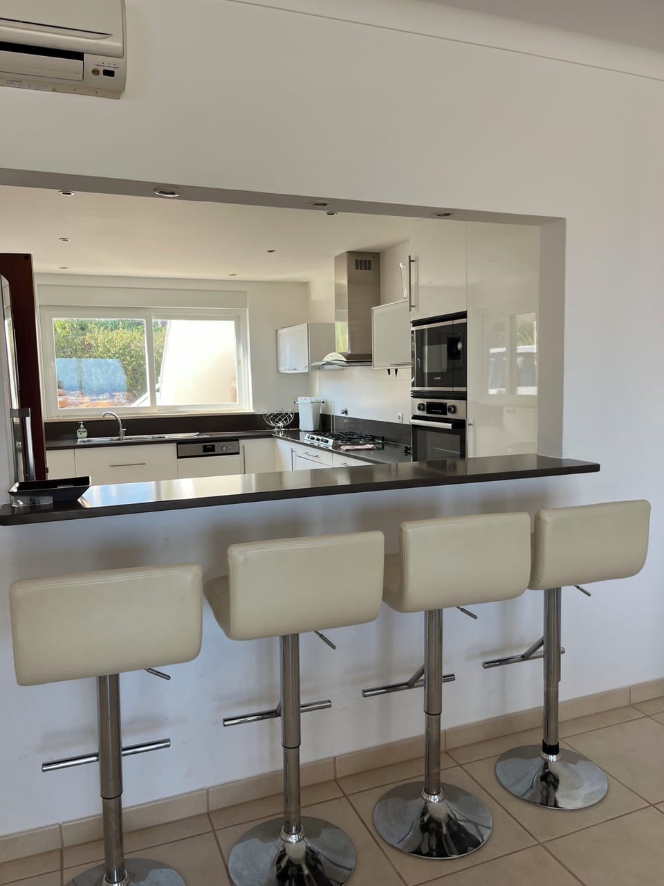 Breakfast bar