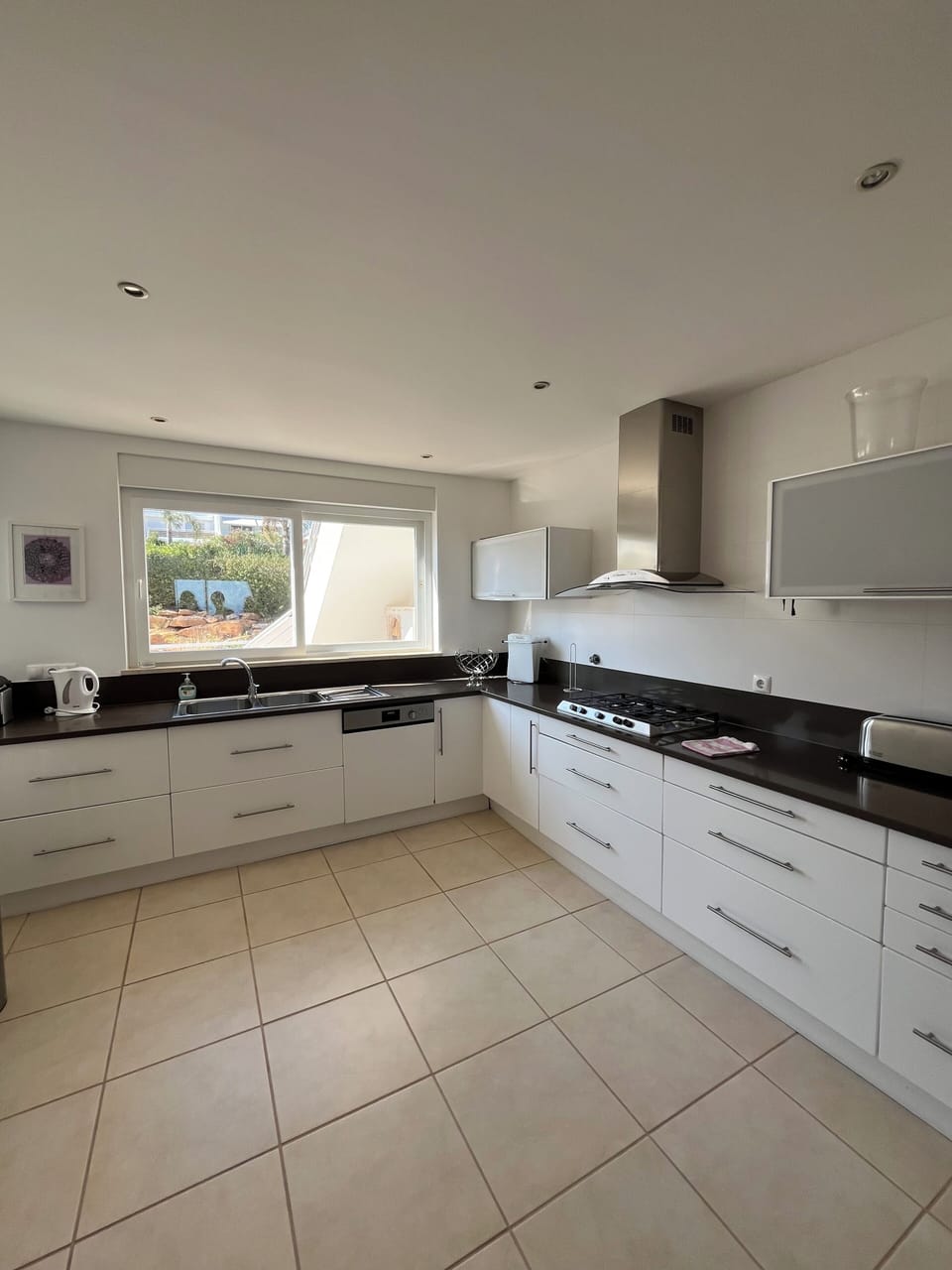 Large well equipped kitchen