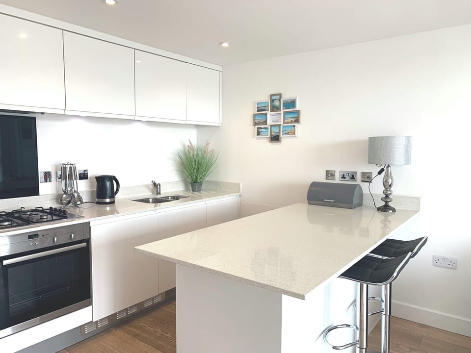 Open plan lounge/kitchen
Dishwasher, WM/Dryer, fridge, freezer, microwave