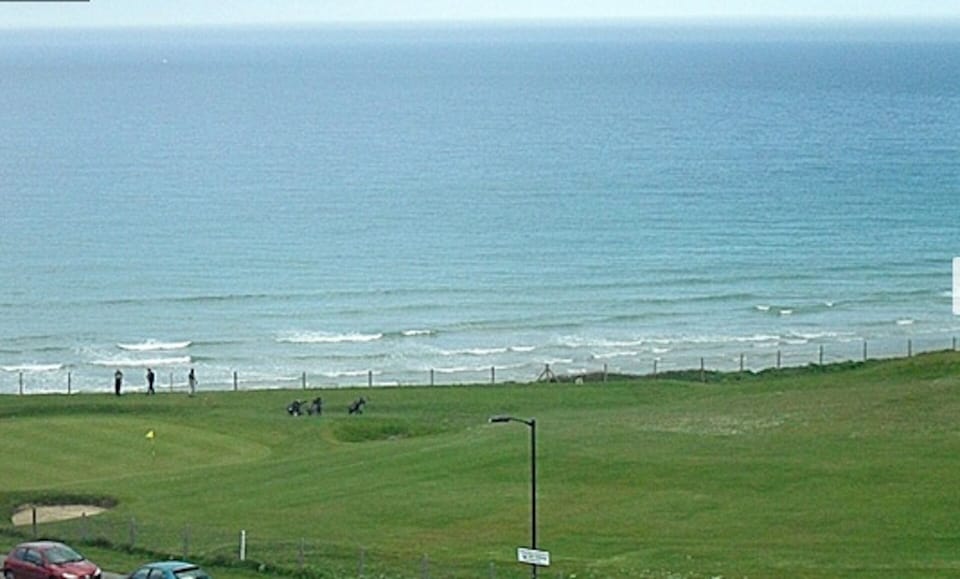Fistral beach and golf on the doorstep