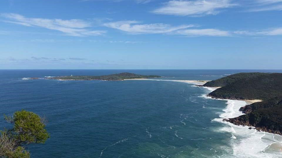 Great activities incl. Fingal Spit & Shark Is. & Tomaree National Park 