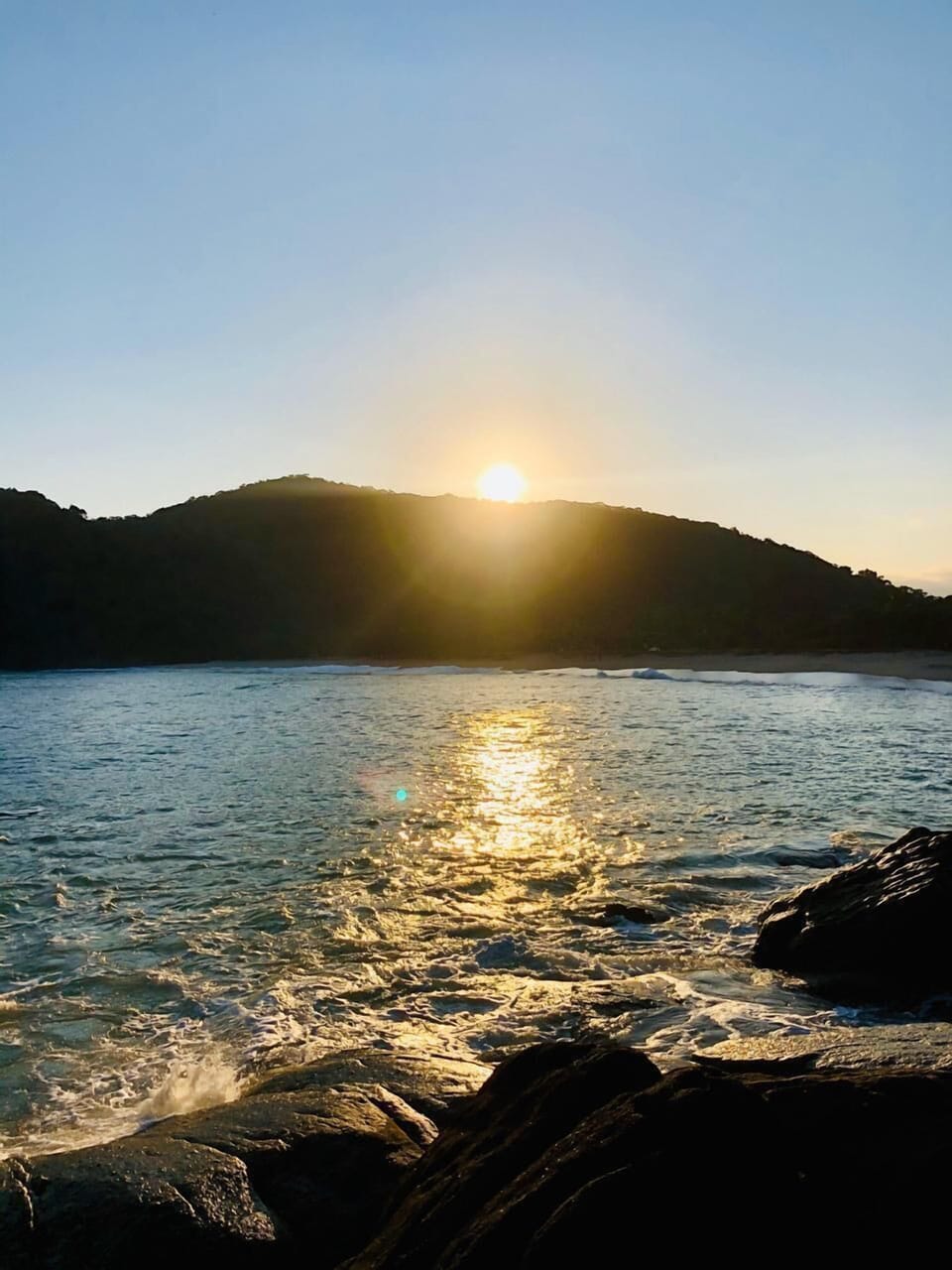 Praia muito tranquila, muita natureza preservada 
