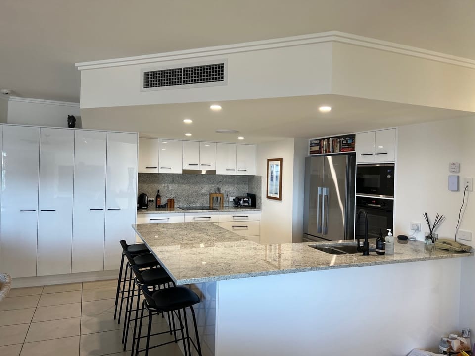 Brand new Modern kitchen, European appliances, Granite benches