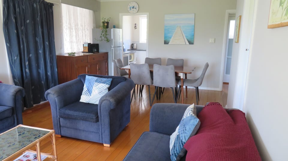 Lounge/Dinning