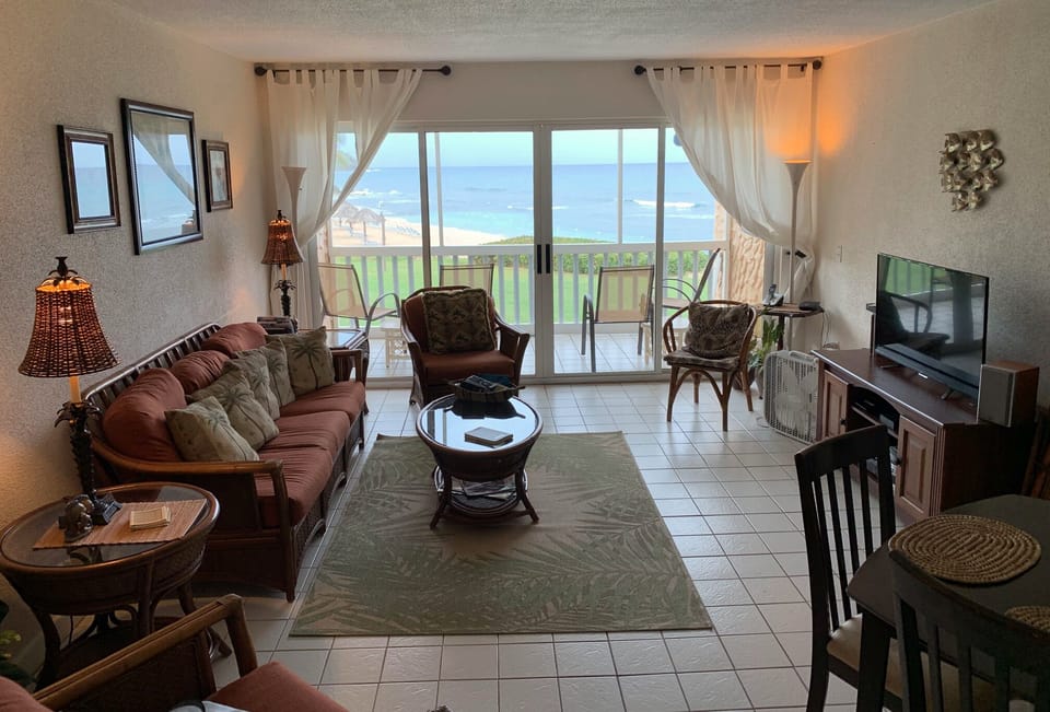 Living room has a 55" TV, cable, Wifi and stereo. Oh, and an amazing view!