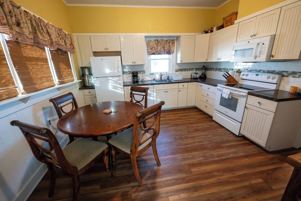 Full stocked kitchen