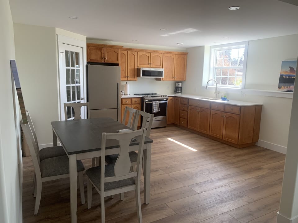 NEW 2 Bedrooms lower level suite Kitchen -  available for addit’l $209/ nt