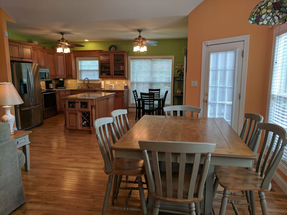 dining to kitchen