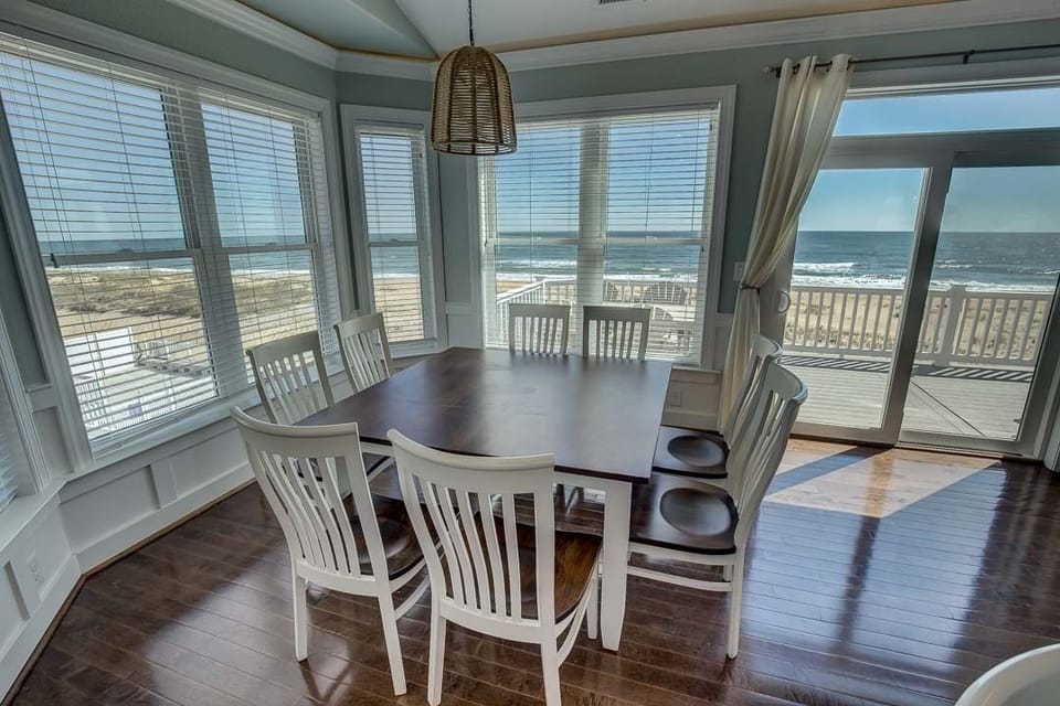 Top-Level Dining Room with Additional Table (seats 4)