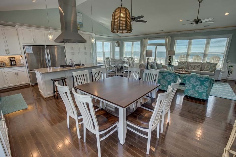Top-Level Dining Room with Table (seats 8)