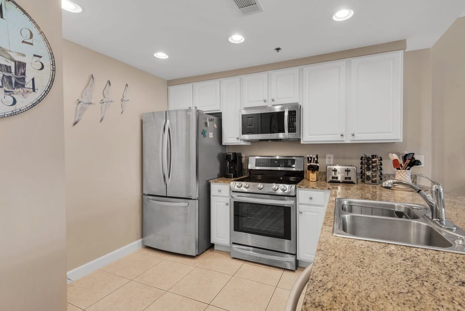 Large Kitchen with Pantry 
