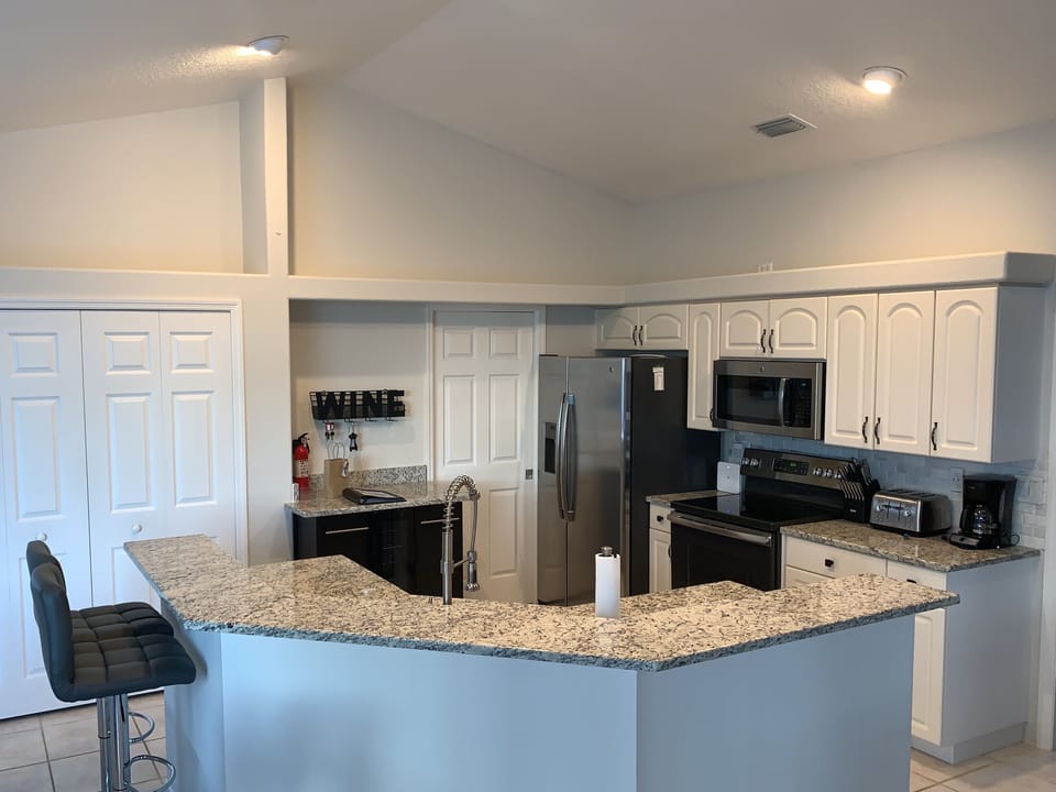 Full kitchen, great for entertaining with sit down bar