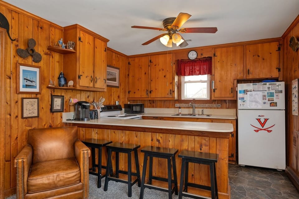 13-web-or-mls-Cove-215-Spitler-Kitchen