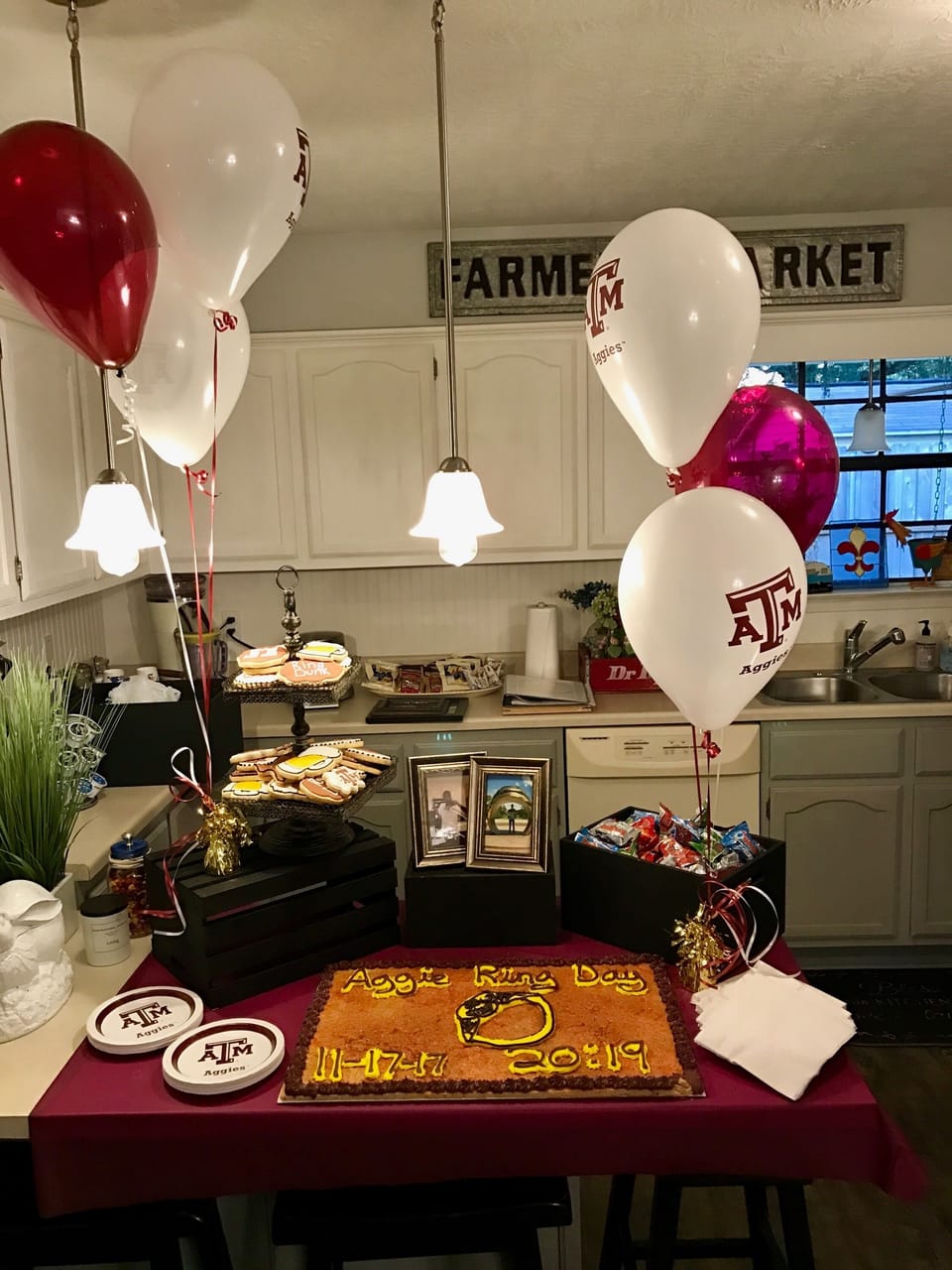Counter space for Aggie celebrations in the kitchen. 4 counterheight barstools.