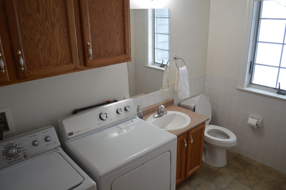 1 North bathroom - washer/dryer