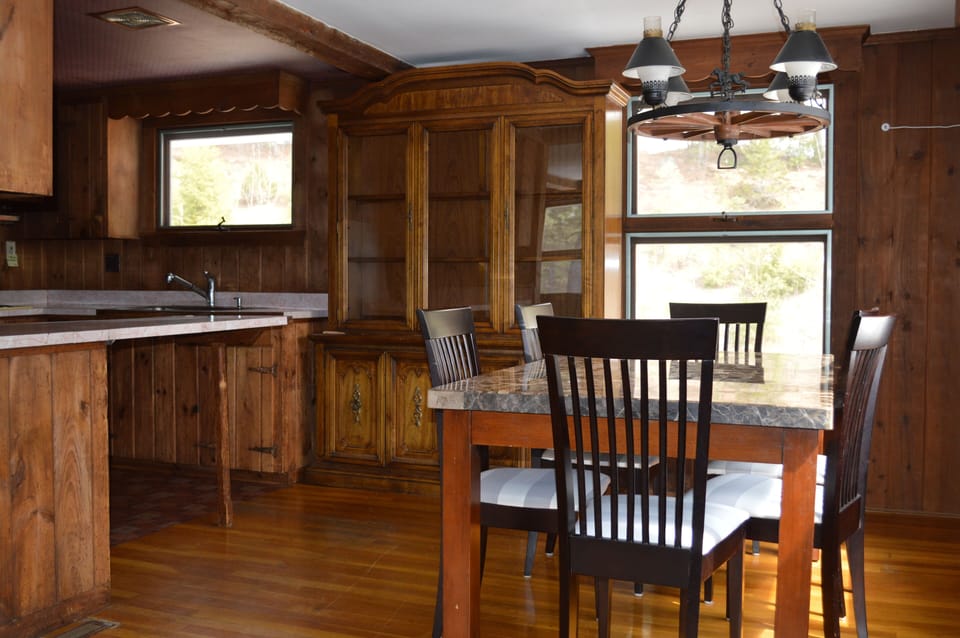 Kitchenette and dining room